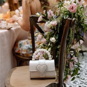 SOPHIA WEBSTER 
Amora Imitation Pearl Top Handle Bag